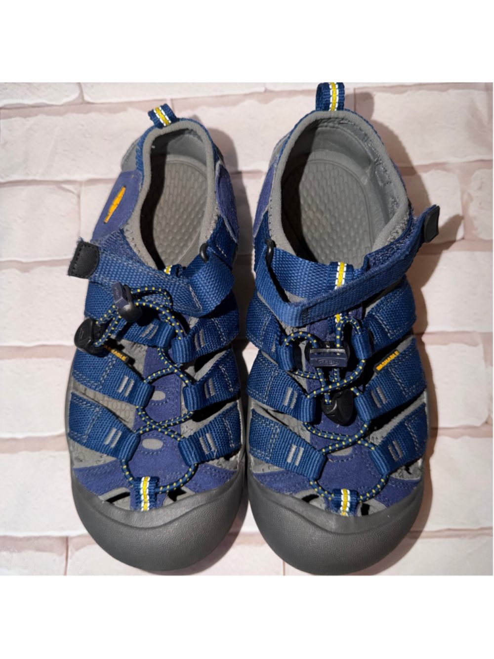 EUC Big Kids Size 3 Keen Waterproof Hiking Newport H2 Sandals Dk Blue/Yellow